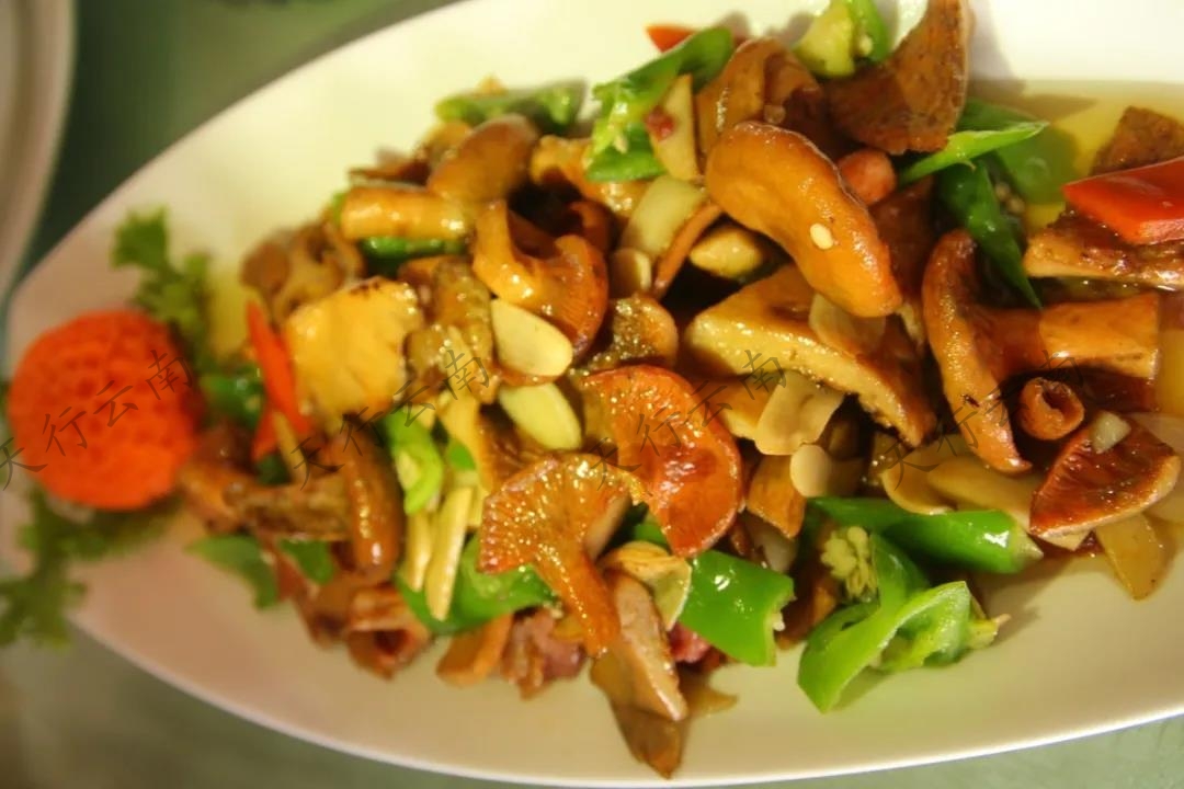 辣子的熱情湯汁的包容菌子的野性各種食材的調(diào)和與“不爭(zhēng)” 從味蕾到心頭 夏日里的無(wú)盡回味