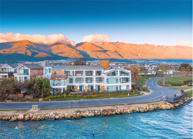 被評為大理州2021年度最佳旅游美宿”酒店,蒼山洱海間,帶你詩意棲居。