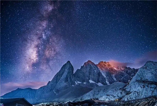 麗江旅行社 麗江旅游 麗江旅行社與你相約玉龍雪山，帶你體驗(yàn)觀星的浪漫夜晚。